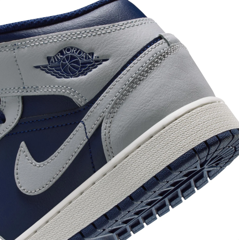 Air Jordan 1 Mid Midnight Navy Wolf Grey